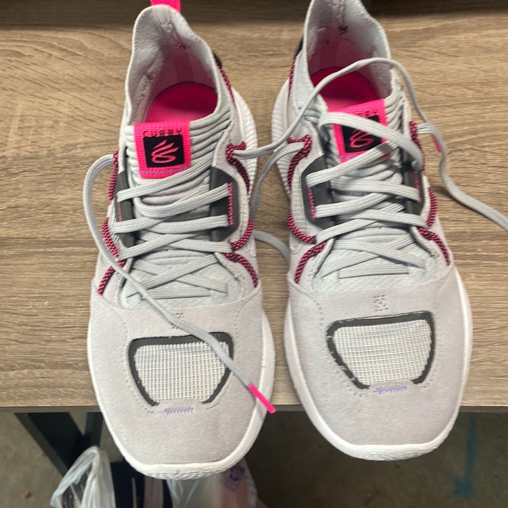 Under Armour Steph Curry womens 9.5 or mens 8.0